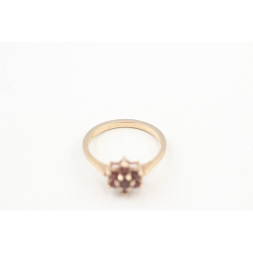 81 - 9ct gold vintage garnet cluster ring (1.8g) Size  K