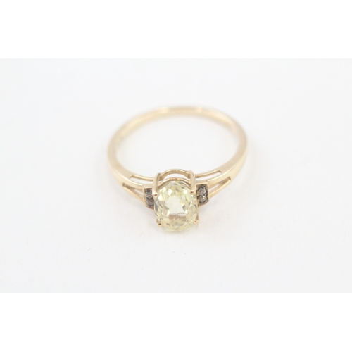 89 - 9ct gold yellow spodumene single stone ring with diamond sides (2.2g) Size  S