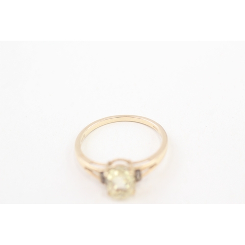 89 - 9ct gold yellow spodumene single stone ring with diamond sides (2.2g) Size  S