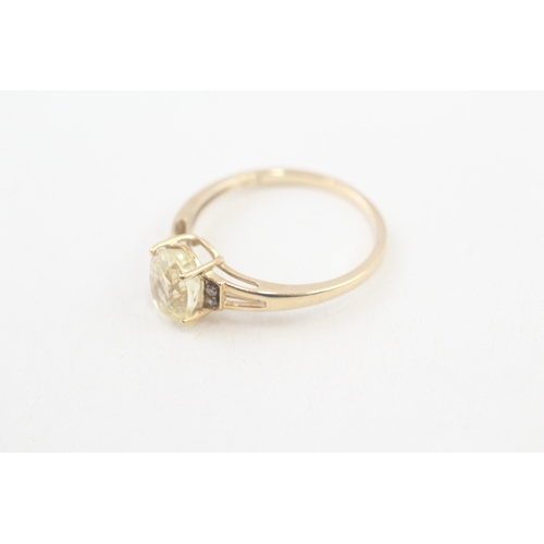 89 - 9ct gold yellow spodumene single stone ring with diamond sides (2.2g) Size  S