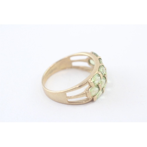 106 - 9ct gold peridot multi row cocktail ring (2.9g) Size  O