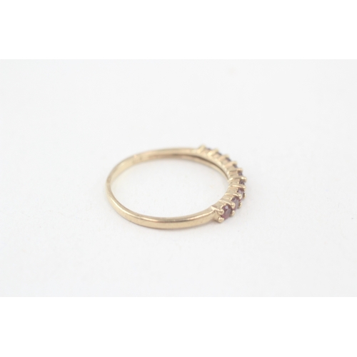 113 - 9ct gold garnet half eternity ring, claw set (1.3g) AS SEEN - MISHAPEN Size  P