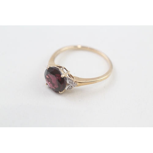 13 - 9ct gold diamond & garnet trefoil ring (2.5g) Size  S