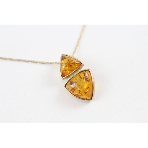 135 - 9ct gold amber pendant necklace (2.6g)