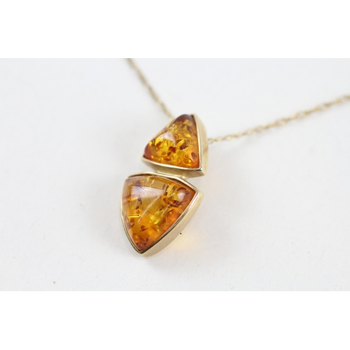 135 - 9ct gold amber pendant necklace (2.6g)