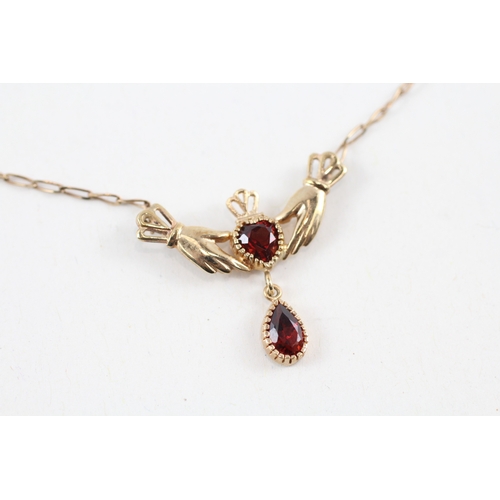 136 - 9ct gold garnet Irish claddagh necklace (2.9g)