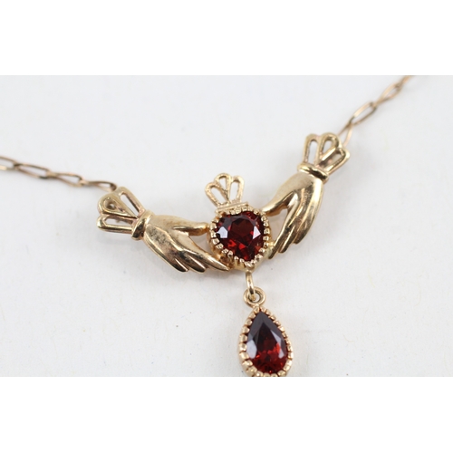 136 - 9ct gold garnet Irish claddagh necklace (2.9g)