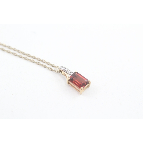 140 - 9ct gold garnet and diamond pendant with 9ct gold chain (1.5g)