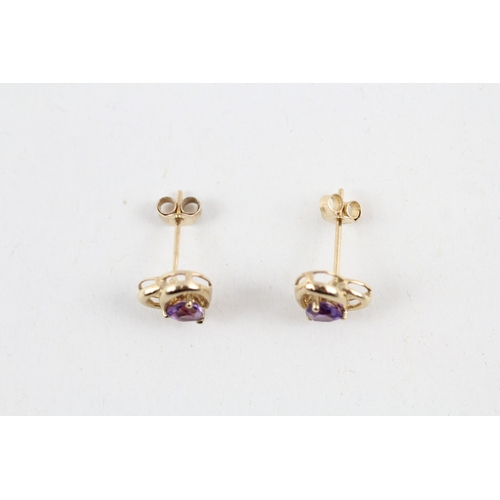 144 - 9ct gold amethyst heart shape stud earrings with scroll backs (1g)