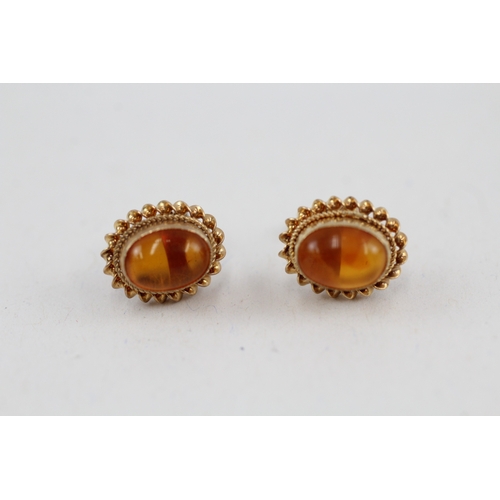 155 - 9ct gold amber stud earrings with scroll backs (1.5g)