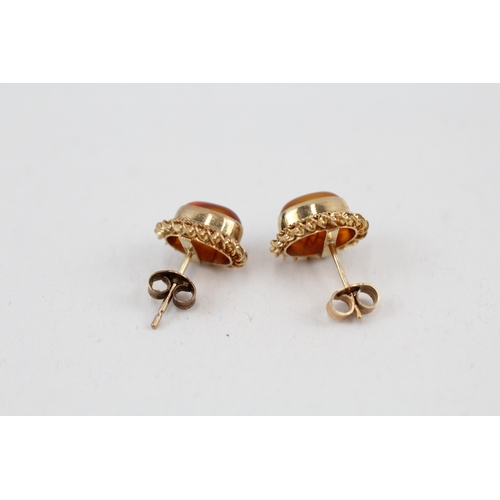 155 - 9ct gold amber stud earrings with scroll backs (1.5g)