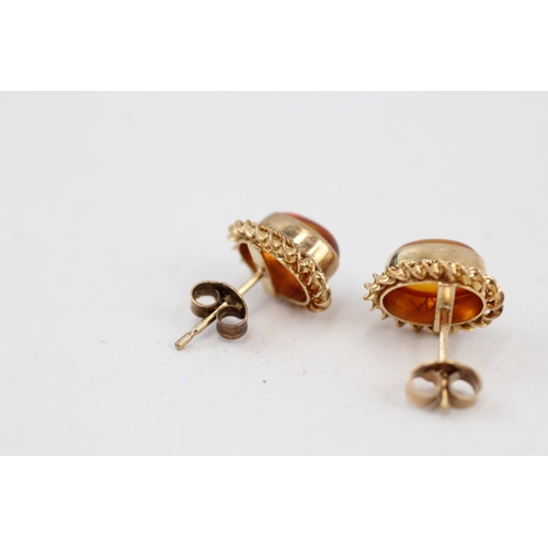 155 - 9ct gold amber stud earrings with scroll backs (1.5g)