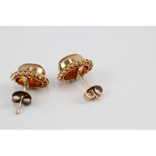 155 - 9ct gold amber stud earrings with scroll backs (1.5g)