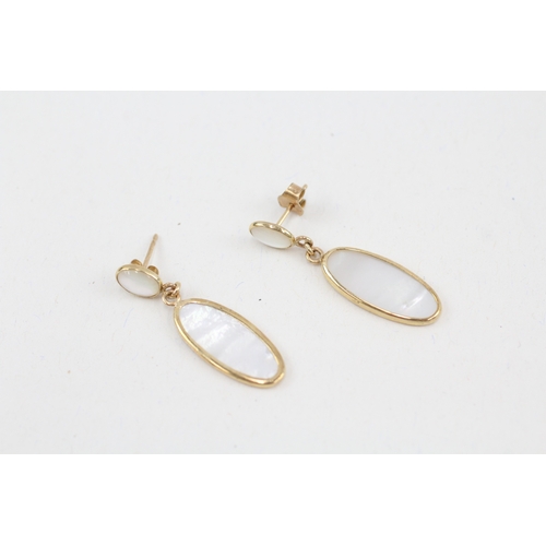 158 - 9ct gold mother of pearl drop earrings with scroll backs (2g)