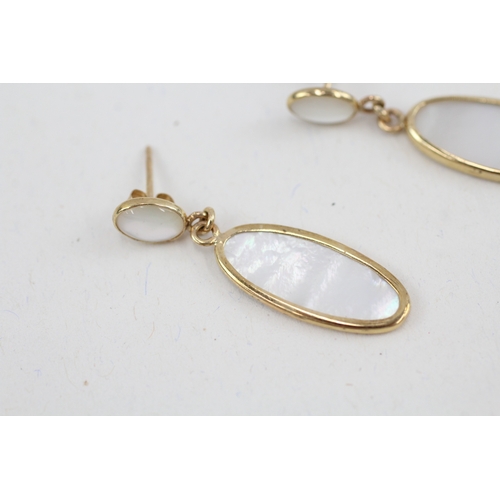 158 - 9ct gold mother of pearl drop earrings with scroll backs (2g)