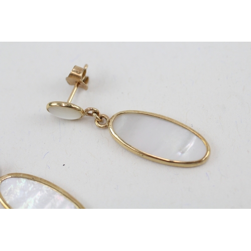 158 - 9ct gold mother of pearl drop earrings with scroll backs (2g)