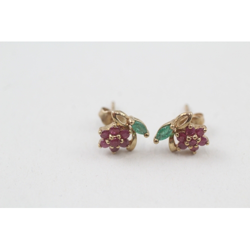 16 - 9ct gold ruby & emerald floral earrings (1.3g)