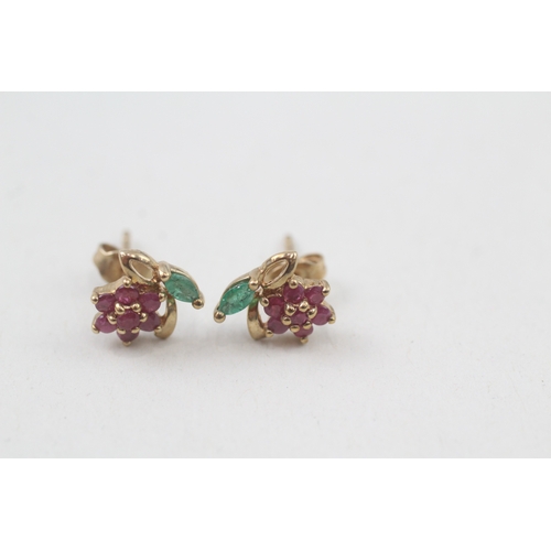 16 - 9ct gold ruby & emerald floral earrings (1.3g)