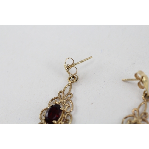 161 - 9ct gold vintage style garnet drop earrings (2.1g)