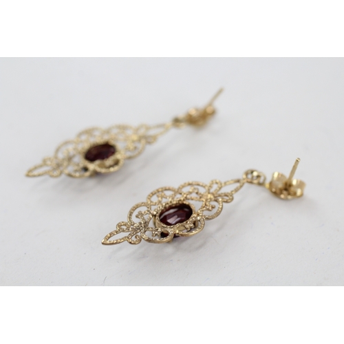 161 - 9ct gold vintage style garnet drop earrings (2.1g)