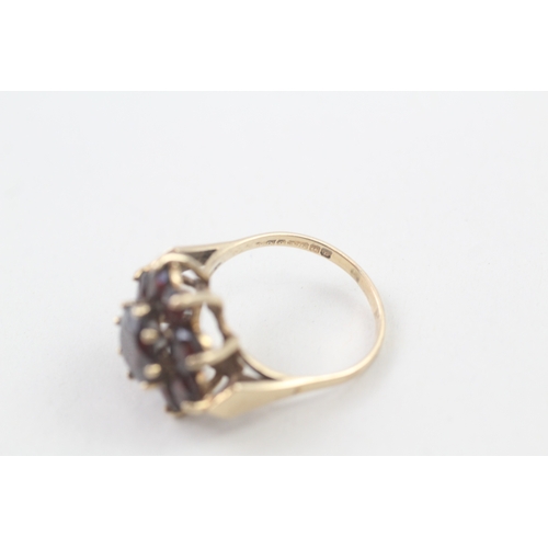 174 - 9ct gold garnet cocktail ring, claw set (4.4g) Size  O 1/2