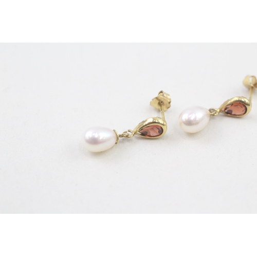 178 - 9ct gold garnet & cultured pearl drop earrings (1.1g)