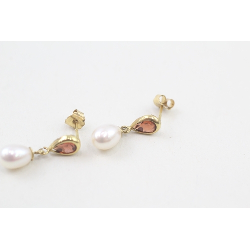 178 - 9ct gold garnet & cultured pearl drop earrings (1.1g)