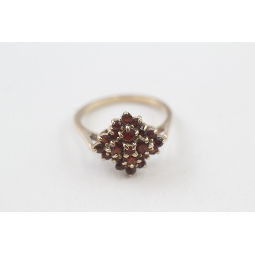 180 - 9ct gold garnet cluster ring (2.6g) Size  M 1/2