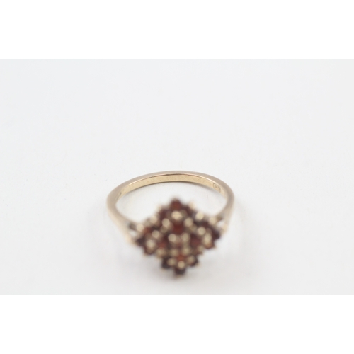 180 - 9ct gold garnet cluster ring (2.6g) Size  M 1/2