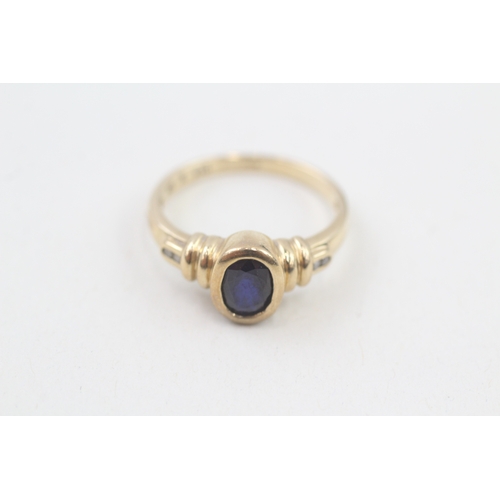 182 - 9ct gold sapphire single stone ring with diamond set shoulders (2.5g) Size  M