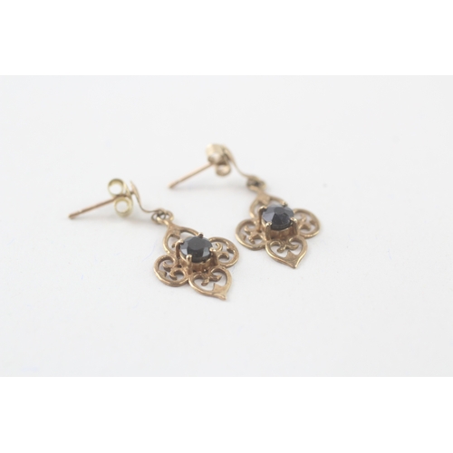 196 - 9ct gold sapphire ornate openwork frame drop earrings (1.3g)