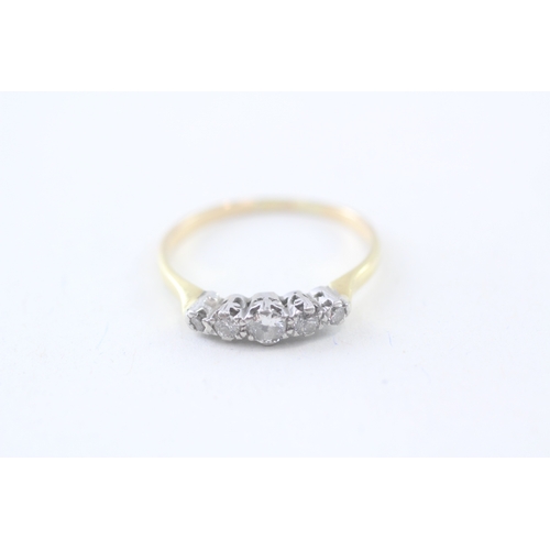 201 - 18ct gold diamond graduated five stone ring (2g) Size  P