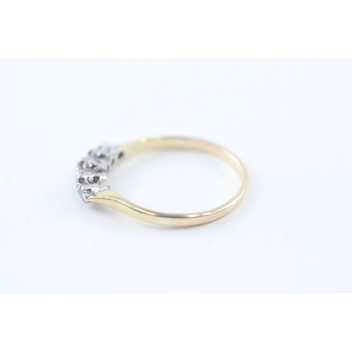 201 - 18ct gold diamond graduated five stone ring (2g) Size  P