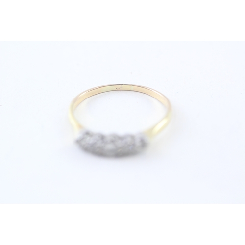 201 - 18ct gold diamond graduated five stone ring (2g) Size  P