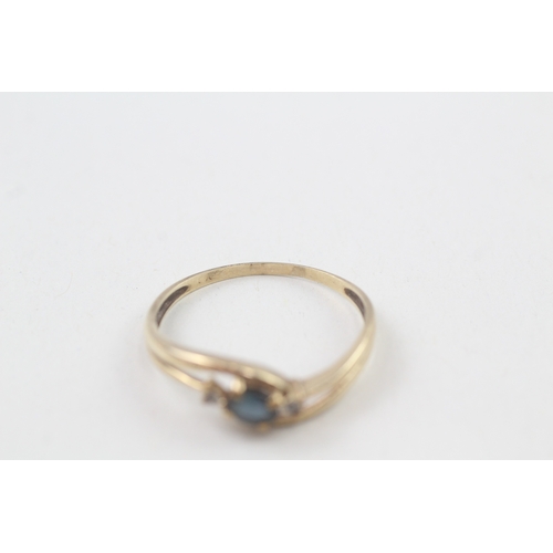 21 - 9ct gold diamond & sapphire three stone ring (1.7g) Size  W