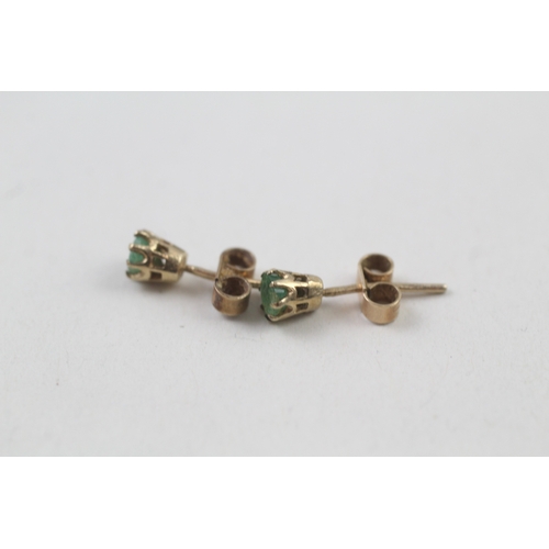 22 - 9ct gold emerald stud earrings with scroll backs (0.8g)