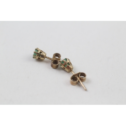 22 - 9ct gold emerald stud earrings with scroll backs (0.8g)