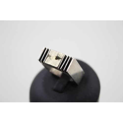 220 - Silver modernist mid-century ring by Joel Degen