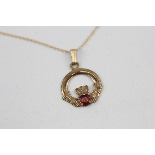 24 - 9ct gold garnet claddagh pendant with 9ct gold chain (1.3g)