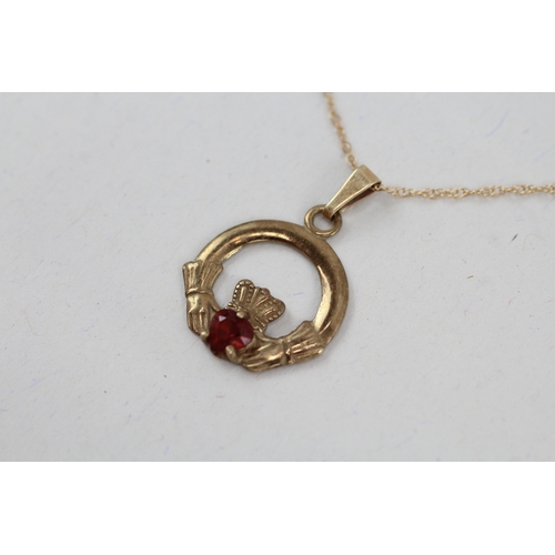 24 - 9ct gold garnet claddagh pendant with 9ct gold chain (1.3g)