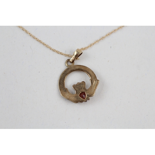 24 - 9ct gold garnet claddagh pendant with 9ct gold chain (1.3g)