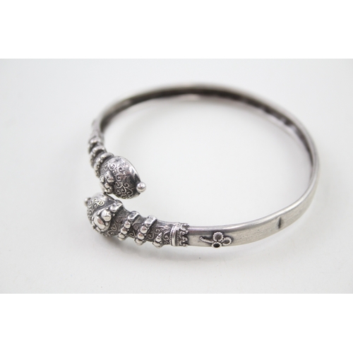 244 - Silver traditional passover bangle with kite marks