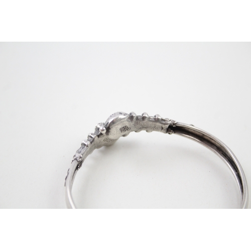 244 - Silver traditional passover bangle with kite marks