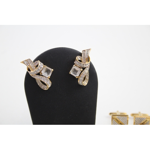 246 - A collection of gold tone jewellery by designer Nina Ricci