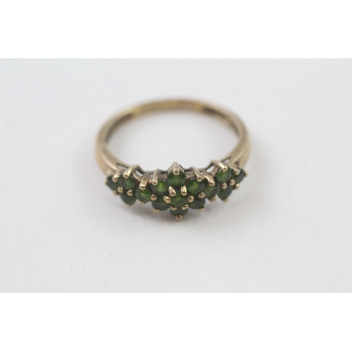 26 - 9ct gold peridot floral cluster ring (2.4g) Size  S