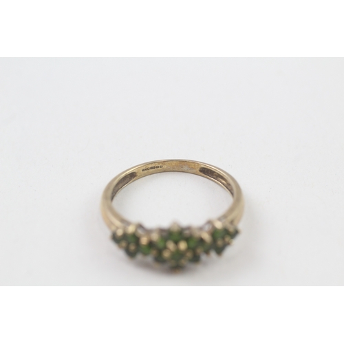 26 - 9ct gold peridot floral cluster ring (2.4g) Size  S