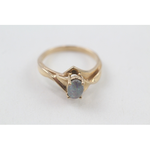 27 - 9ct gold opal triplet single stone ring (2.7g) Size  P