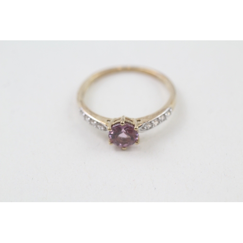 32 - 9ct gold purple spinel single stone ring with white gemstone set shoulders (1.7g) Size  P 1/2