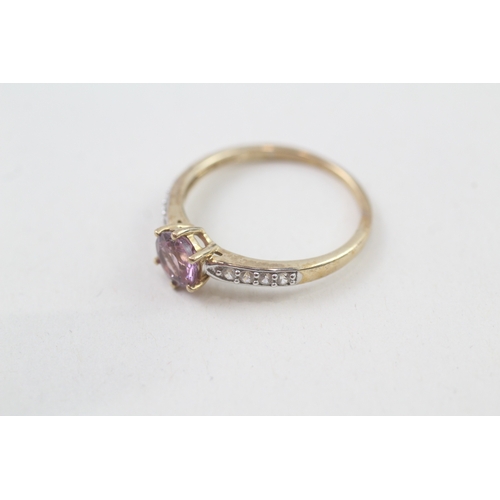 32 - 9ct gold purple spinel single stone ring with white gemstone set shoulders (1.7g) Size  P 1/2