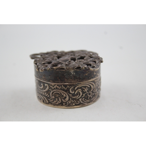 332 - Edwardian 1909 London Sterling Silver Ornare Floral Detailed Pill Box (35g)